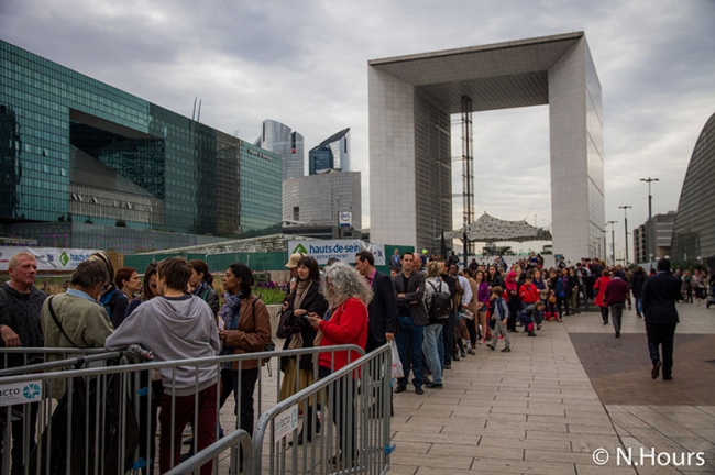 La Défense: entre festivaliers hommes d'affaires